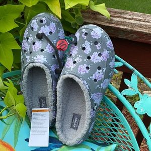 Very cozy, never worn crocs